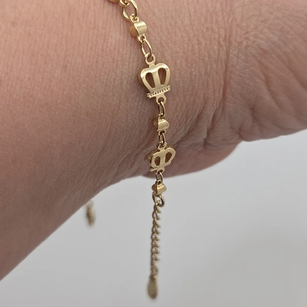 Charming Elephant Bracelet in Gold and Cream - Picture 4 of 8